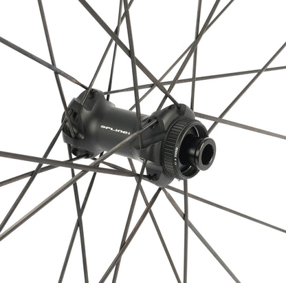 DT Swiss 370 Ratchet LN hub and aero spoke detail