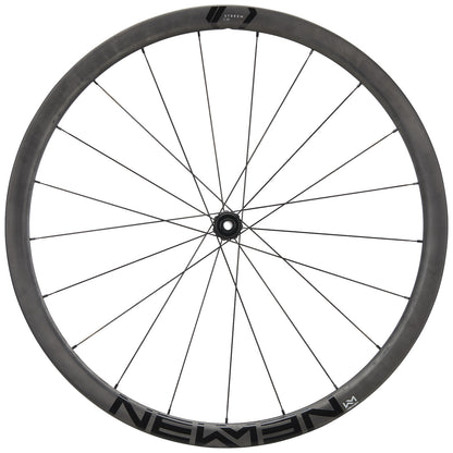Newmen Streem Climbing FADE R hub and aero spoke detail