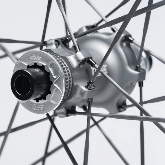 Reserve 42|49 SL wheelset Tune hub and Vonoa carbon spoke detail