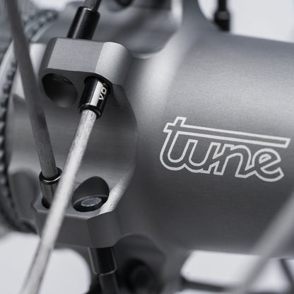 Reserve 42|49 SL Tune hub and Vonoa carbon spokes close-up