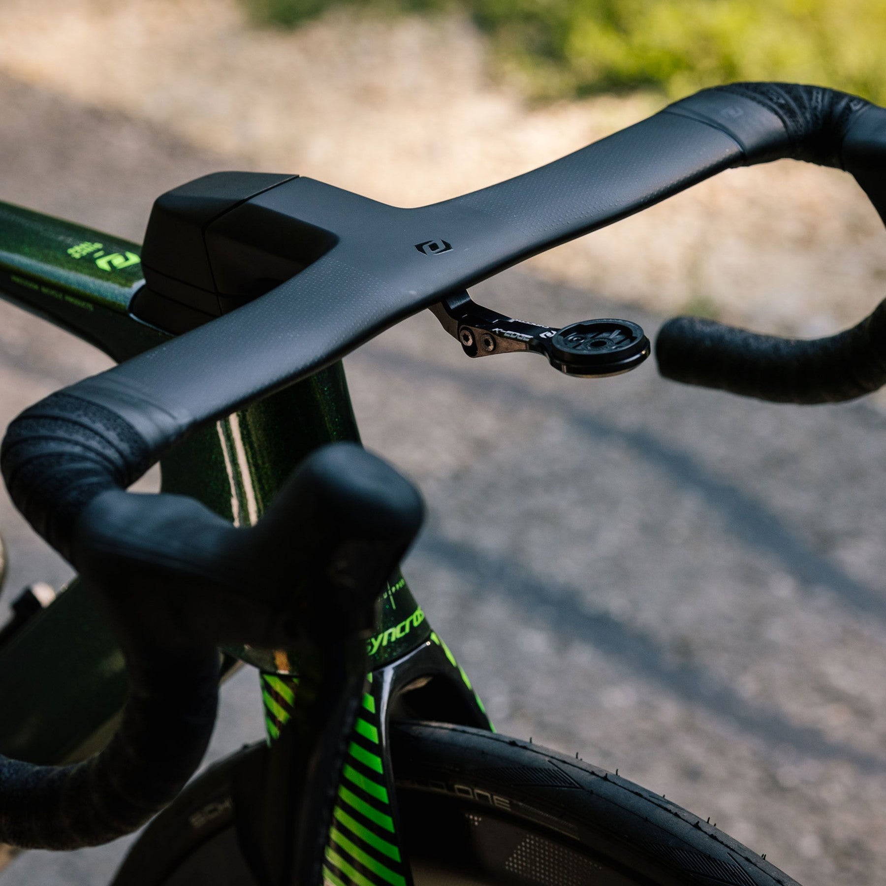 Syncros Creston iC SL Aero 420mm integrated carbon road cockpit with internal cable routing