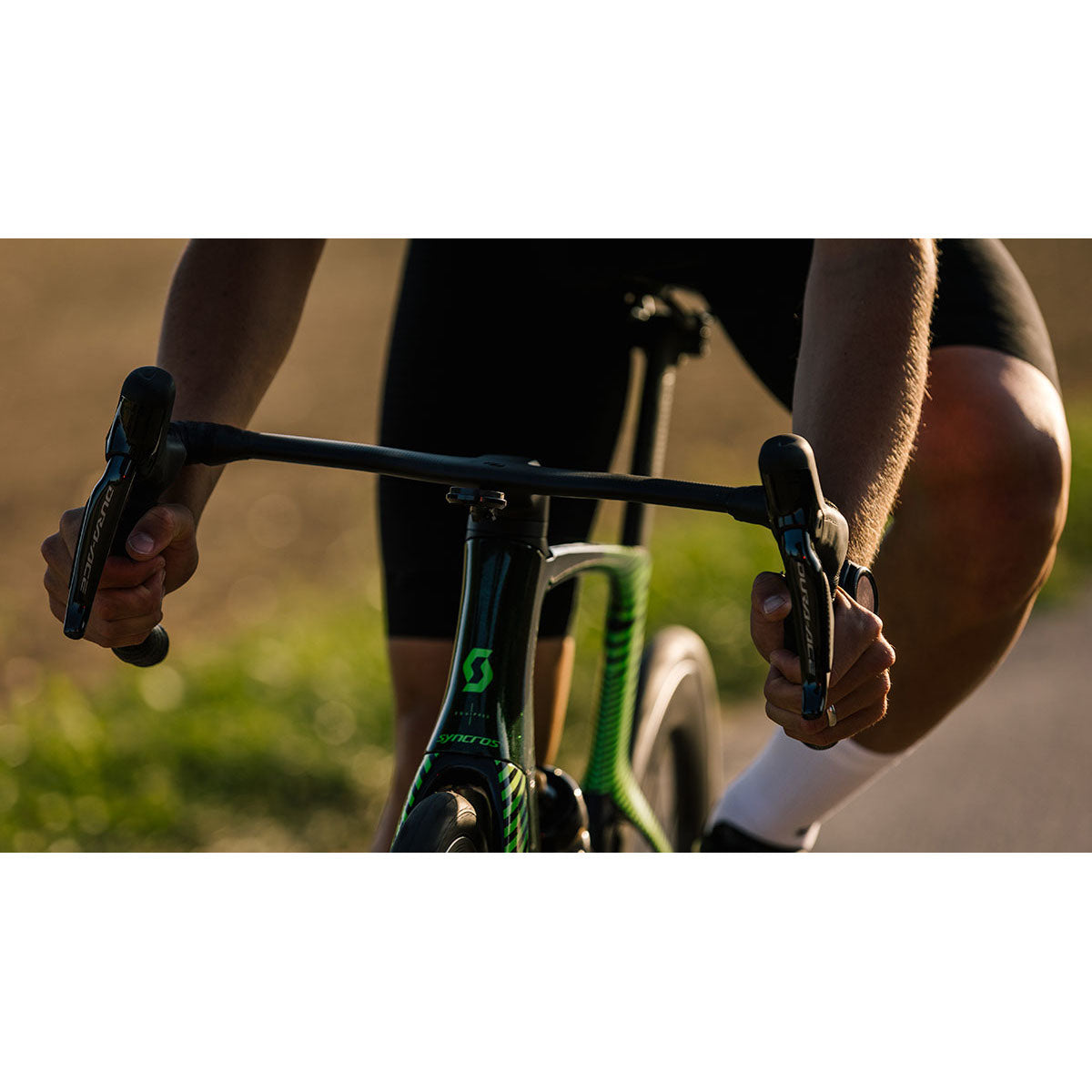 Aero profile detail of Syncros Creston iC SL Aero 420mm carbon integrated cockpit